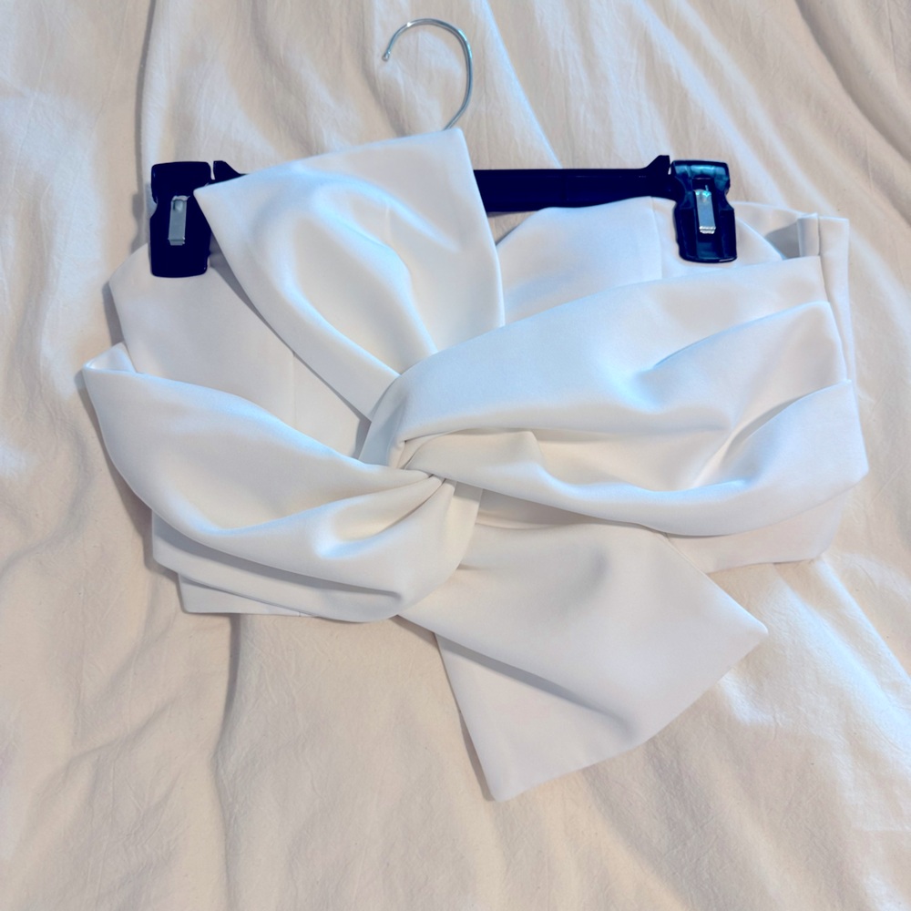 Bow white crop top!